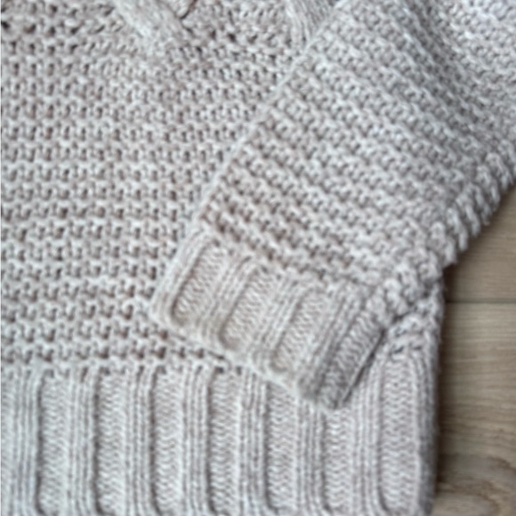 Banana Republic Women’s Tan/Beige Fisherman’s Cable Knit Chunky Cozy Sweater M - Picture 2 of 7